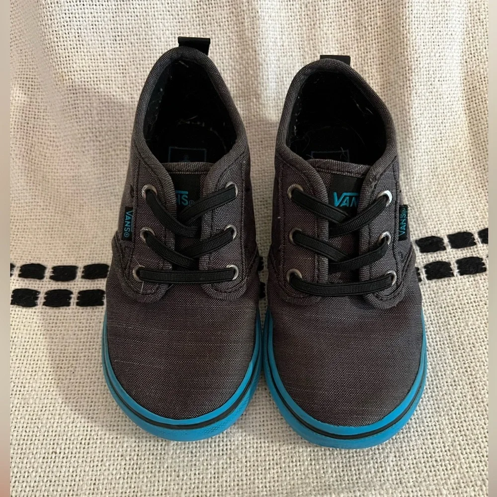 Toddler size 9 vans - Picture 1 of 3